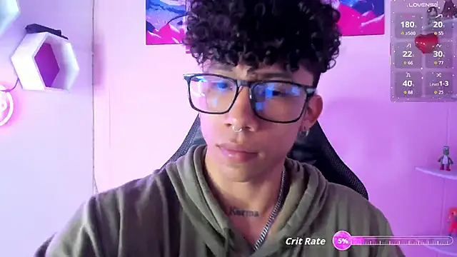 Snapshot of AkazaBoy_ chatting on 09/19/25, 04:36 AkazaBoy  online show from 09/19/25, 04:36