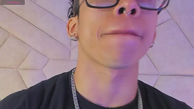 Snapshot of AkazaBoy_ chatting on 09/22/25, 04:25 AkazaBoy  online show from 09/22/25, 04:25