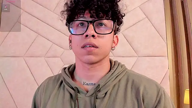 Snapshot of AkazaBoy_ chatting on 10/20/25, 04:24 AkazaBoy  online show from 10/20/25, 04:24