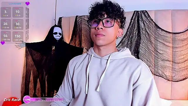 Snapshot of AkazaBoy_ chatting on 10/31/25, 05:41 AkazaBoy  online show from 10/31/25, 05:41