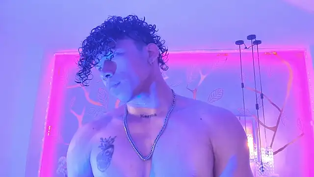 AkazaBoy  online show from 11/03/25, 05:20