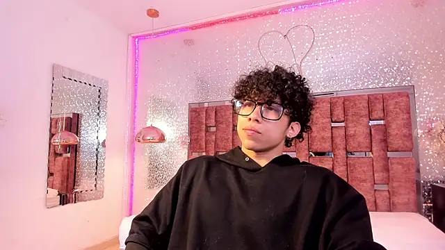 AkazaBoy  online show from 04/27/26, 06:11