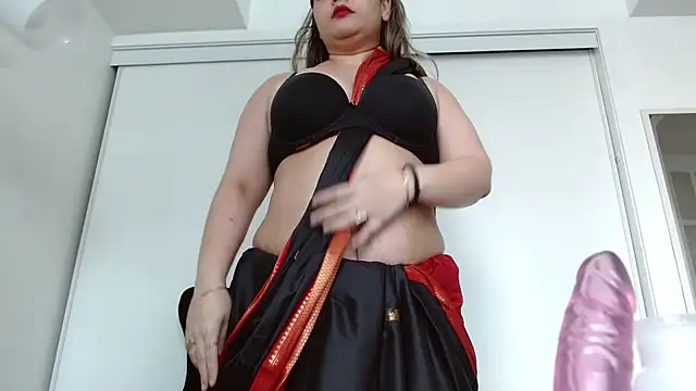 Snapshot of famous_indian_girl chatting on 01/11/25, 07:49 famous indian girl online show from 01/11/25, 07:49