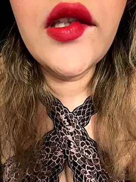 Snapshot of famous_indian_girl chatting on 09/19/25, 03:52 famous indian girl online show from 09/19/25, 03:52