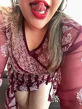 Snapshot of famous_indian_girl chatting on 09/20/25, 06:09 famous indian girl online show from 09/20/25, 06:09