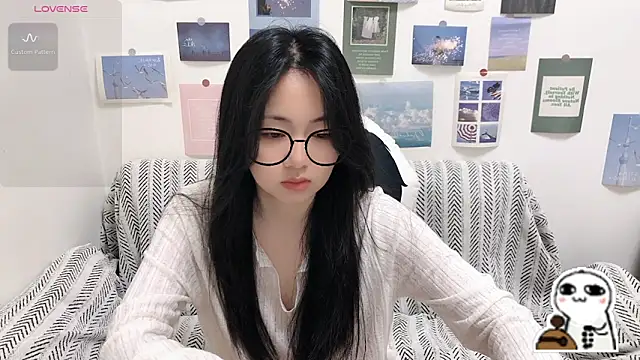 Snapshot of LiLiYbaby chatting on 04/30/26, 06:31 LiLiYbaby online show from 04/30/26, 06:31