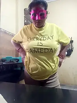 Snapshot of Punjabi_beauty123 chatting on 02/23/25, 03:35 Punjabi beauty123 online show from 02/23/25, 03:35