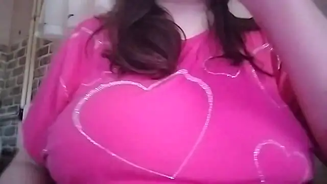 Snapshot of AalinnaK chatting on 04/01/26, 12:39 AalinnaK online show from 04/01/26, 12:39