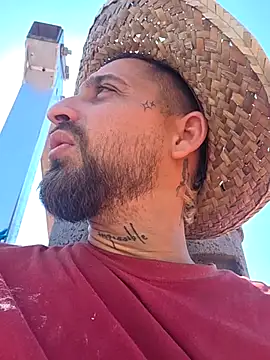Snapshot of omarito100 chatting on 07/07/26, 09:13 omarito100 online show from 07/07/26, 09:13
