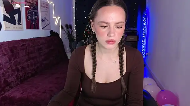 Emillias online show from 12/19/25, 07:59