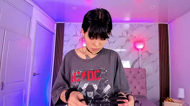 AuroraDiaz online show from 12/19/25, 07:21