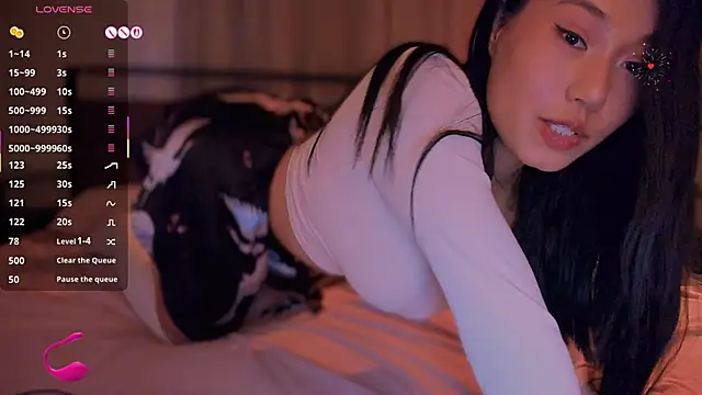 kimmy chi  online show from 10/13/25, 06:19