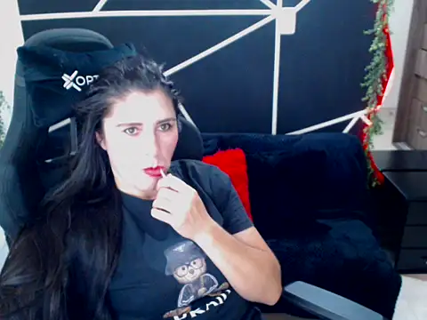 LUCY LI online show from 11/18/25, 06:01