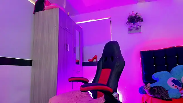 Hellen moons   online show from 11/11/25, 07:14