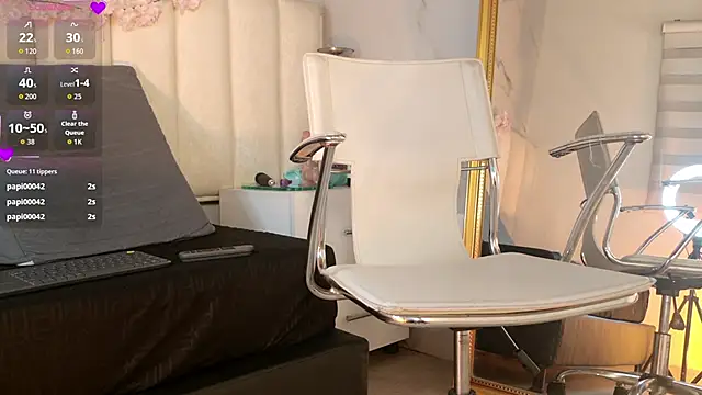 Snapshot of Mackenize chatting on 09/09/25, 11:15 Mackenize online show from 09/09/25, 11:15