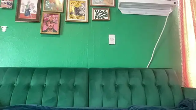 Snapshot of BaileyBaird chatting on 12/11/24, 04:31 BaileyBaird online show from 12/11/24, 04:31