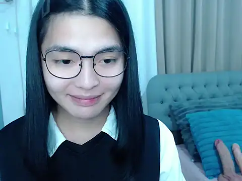 Snapshot of zhaviahale21 chatting on 10/28/25, 02:53 zhaviahale21 online show from 10/28/25, 02:53