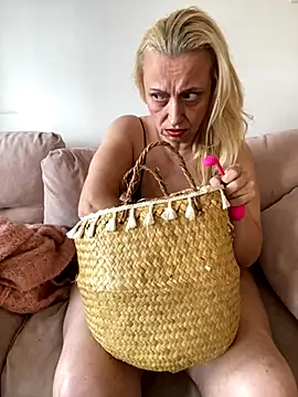 Melinastarr online show from 11/17/25, 11:38