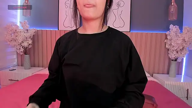 Megan mooree  online show from 02/07/25, 12:39