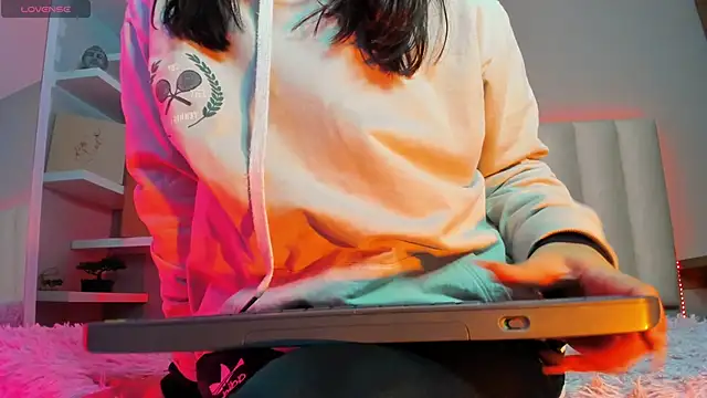 Megan mooree  online show from 02/20/25, 12:04