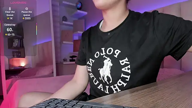 Megan mooree  online show from 03/17/25, 12:04