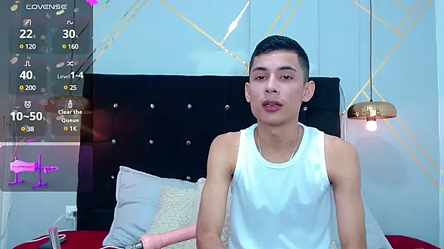 Snapshot of Oliver_king_sex chatting on 01/14/25, 05:01 Oliver king sex online show from 01/14/25, 05:01