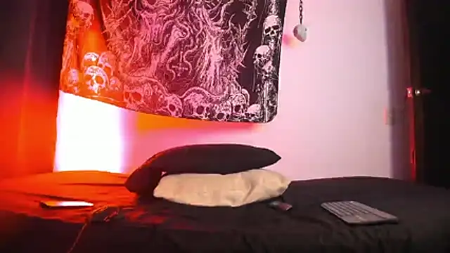 Agnes jones  online show from 12/19/25, 11:34