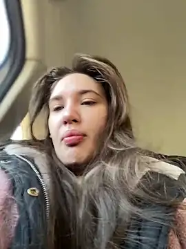 Holly Molii online show from 12/18/24, 05:15