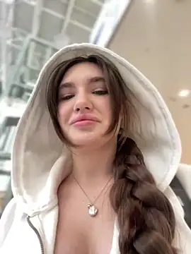 Holly Molii online show from 01/16/25, 05:32