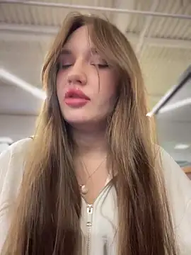 Holly Molii online show from 03/19/25, 10:00