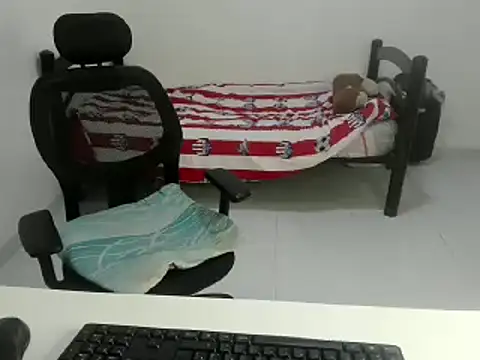 Snapshot of nikol_sexy39 chatting on 02/18/25, 04:26 nikol sexy39 online show from 02/18/25, 04:26