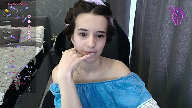 Alice Weiss online show from 02/15/26, 07:51