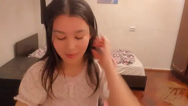 Snapshot of LunaXmii chatting on 03/03/25, 10:20 LunaXmii online show from 03/03/25, 10:20