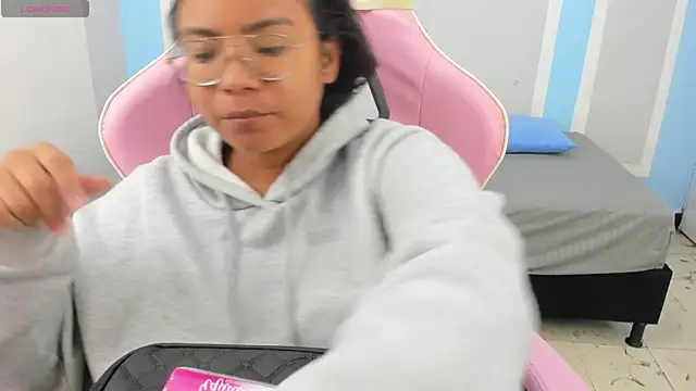 Snapshot of im_angels77 chatting on 01/13/25, 03:12 im angels77 online show from 01/13/25, 03:12