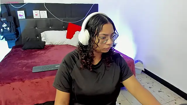 Snapshot of im_angels77 chatting on 02/26/25, 02:15 im angels77 online show from 02/26/25, 02:15