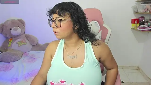 Snapshot of im_angels77 chatting on 09/11/25, 06:57 im angels77 online show from 09/11/25, 06:57