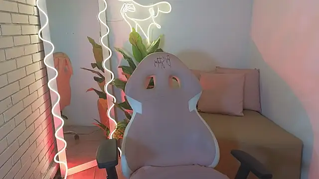 hina tay online show from 12/07/24, 04:09