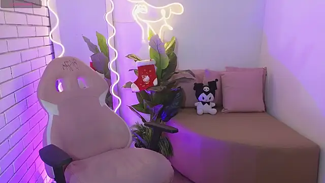 hina tay online show from 12/18/24, 04:20