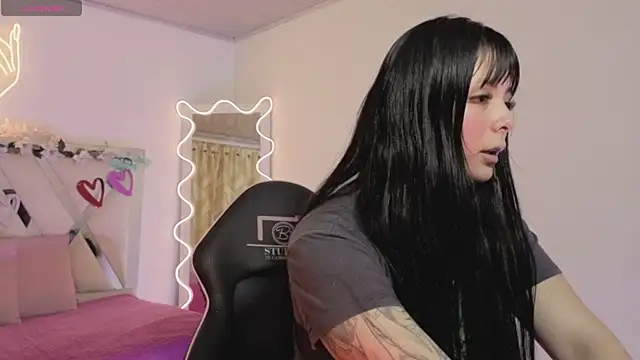 hina tay online show from 11/06/25, 03:18