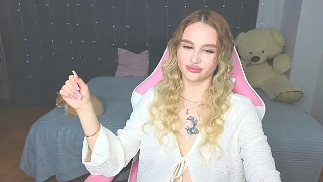 Snapshot of doll_barbieee chatting on 05/11/26, 03:40 doll barbieee online show from 05/11/26, 03:40