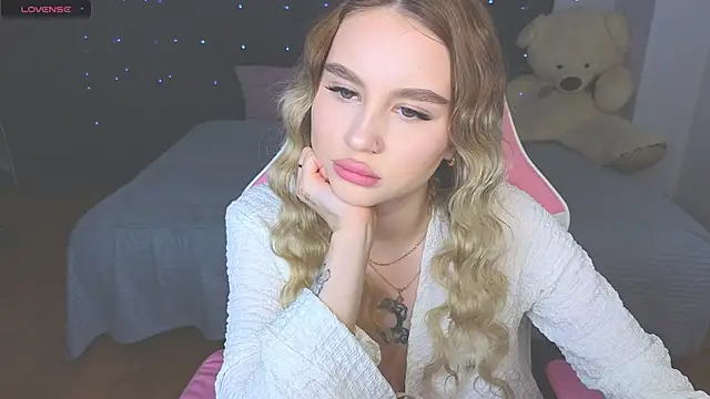 Snapshot of doll_barbieee chatting on 05/13/26, 04:59 doll barbieee online show from 05/13/26, 04:59