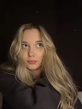 Snapshot of Alisa_Rise chatting on 02/13/25, 02:01 Alisa Rise online show from 02/13/25, 02:01