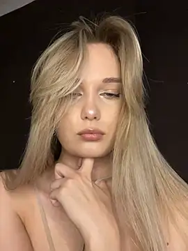 Snapshot of Alisa_Rise chatting on 02/13/25, 07:52 Alisa Rise online show from 02/13/25, 07:52