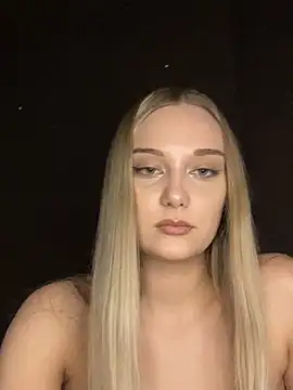 Snapshot of Alisa_Rise chatting on 02/16/25, 04:42 Alisa Rise online show from 02/16/25, 04:42