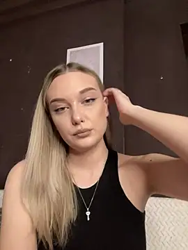 Snapshot of Alisa_Rise chatting on 03/02/25, 06:40 Alisa Rise online show from 03/02/25, 06:40