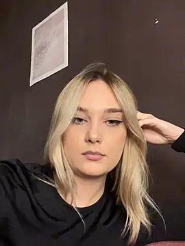 Snapshot of Alisa_Rise chatting on 10/10/25, 03:33 Alisa Rise online show from 10/10/25, 03:33