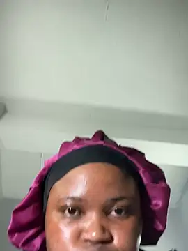 Curveysinaa online show from 02/13/25, 07:21