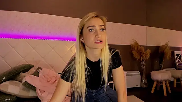 KateOwyns online show from 02/21/25, 02:06