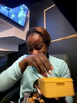 BrianaBrownn online show from 10/14/25, 12:06