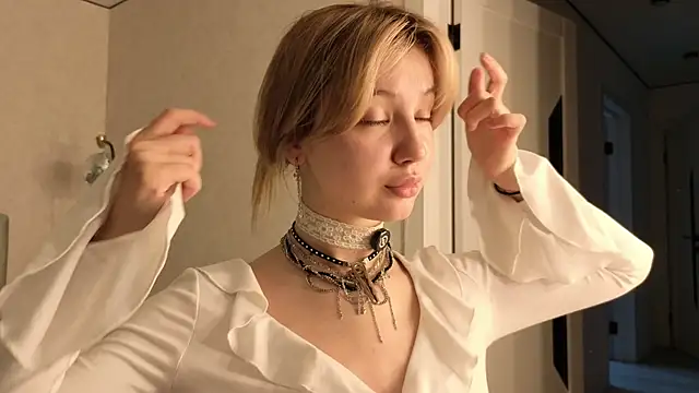 Snapshot of bonnyfloweer chatting on 06/10/26, 04:17 bonnyfloweer online show from 06/10/26, 04:17
